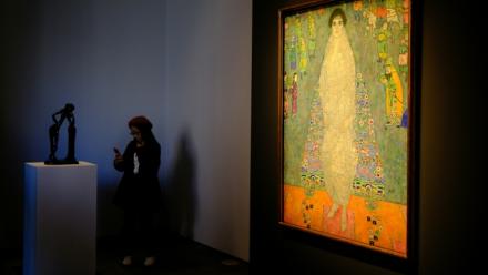 "Le portrait d'Elisabeth Lederer" de Gustav Klimt exposé par Sotheby’s à New York le 8 novembre 2025.