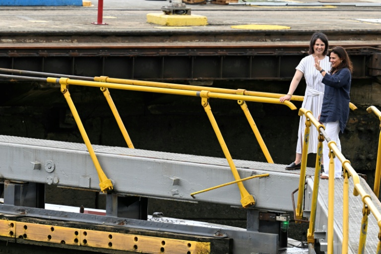 Ilya Espino de Marotta (d), alors sous-administratrice du canal, et la ministre allemande des Affaires étrangères, Annalena Baerbock, lors d'une visite du  canal de Panama, le 9 juin 2023