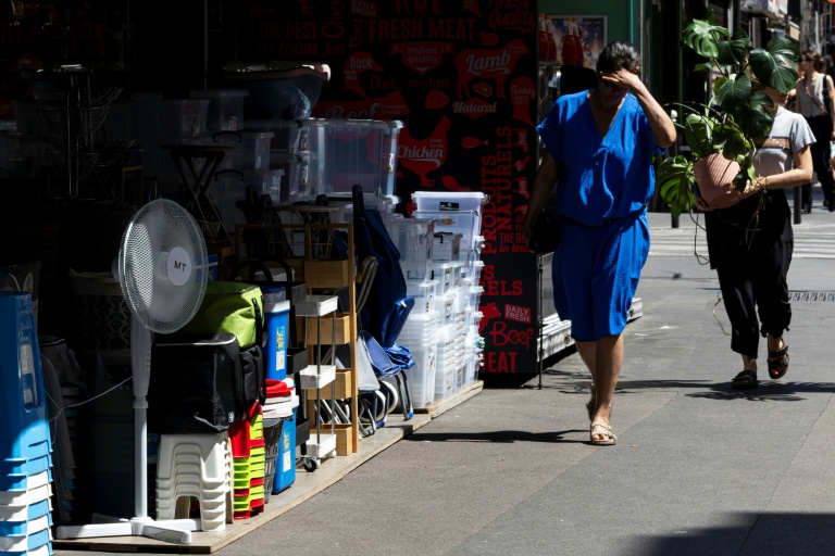 Une nouvelle vague de chaleur estivale étouffante a débuté vendredi midi avec 11 départements du sud de la France placés en vigilance orange 