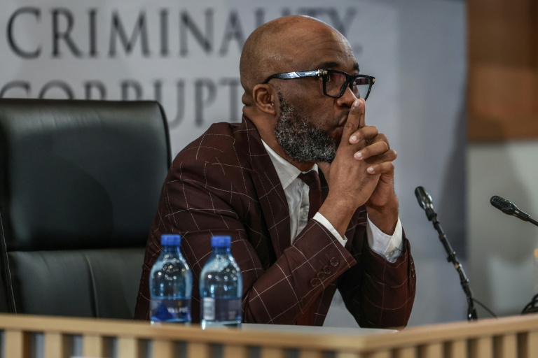 Le baron du crime présumé Vusimuzi Cat Matlala, lors d'une audition devant la commission Madlanga le 24 août 2026 à Pretoria, en Afrique du Sud