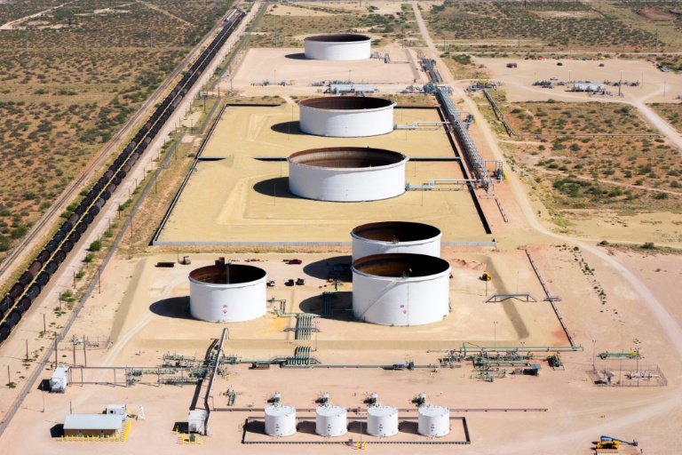 Vue aérienne des installations d'Exxon/Mobil le 13 août 2026 à Wink, au Texas. 