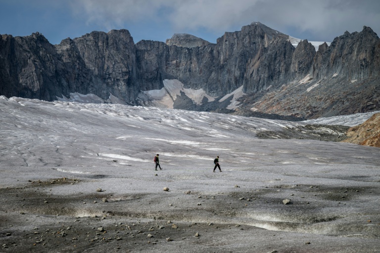 Les glaciers des Alpes devraient continuer à perdre de la masse au cours de ce siècle, quel que soit le scénario d'émissions envisagé, selon un rapport de l'institut européen Copernicus.