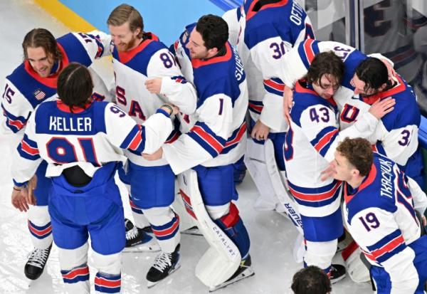 Les hockeyeurs américains vainqueurs du Canada, le 22 février 2026 à Milan