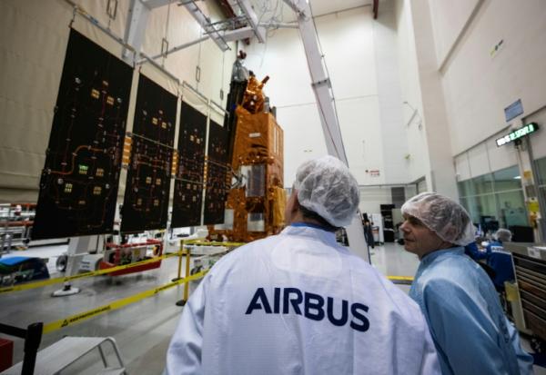Airbis Defense and SPace présente son satellite Biomass à Toulouse, dans le sud-ouest de la France, le 11 février 2025 