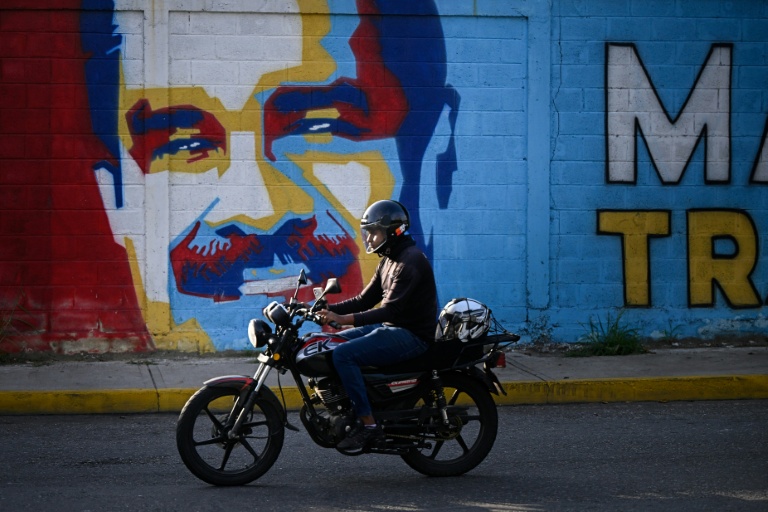 Une fresque murale représentant l'ancien président vénézuélien Nicolas Maduro à Caracas, le 13 mai 2026