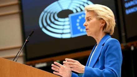 La présidente de la Commission européenne, Ursula von der Leyen, au Parlement européen à Bruxelles, le 12 novembre 2025
