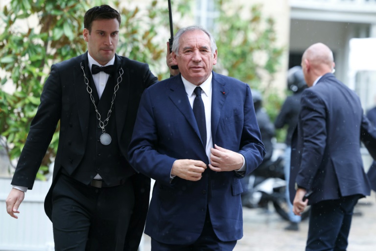 Le Premier ministre François Bayrou arrive à l'hôtel de Matignon, le 2 septembre 2025, à Paris