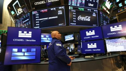 Un opérateur à la Bourse de New York le 7 août 2025