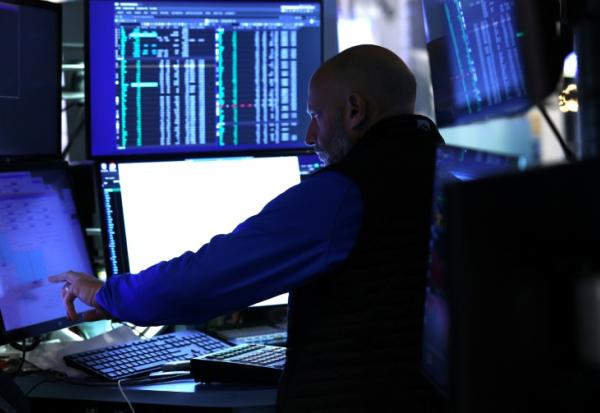 Un opérateur à la Bourse de New York le 1er octobre 2025
