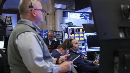 Des opérateurs à la Bourse de New York le 11 mai 2026