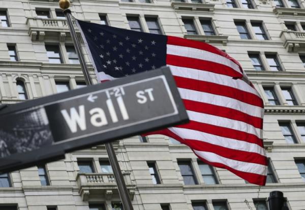 Le drapeau américain près de Wall Street à New York le 22 avril 2026