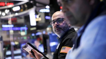Des opérateurs à la Bourse de New York le 5 mars 2026