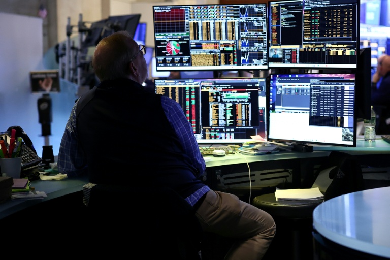Un opérateur à la Bourse de New York, le 13 avril 2026