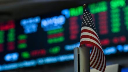 Un drapeau américain à la Bourse de New York le 15 juillet 2025