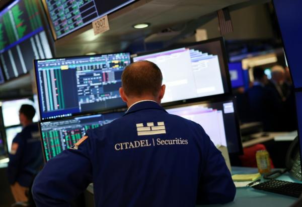 Un opérateur à la Bourse de New York, le 7 août 2025