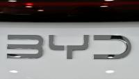 Logo de BYD sur un véhicule du constructeur chinois, Pékin, le 23 avril 2026