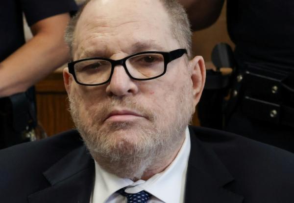 L'ancien producteur de cinéma hollywoodien Harvey Weinstein devant la Cour suprême pénale de Manhattan, lors de son nouveau procès à New York, le 15 mai 2026