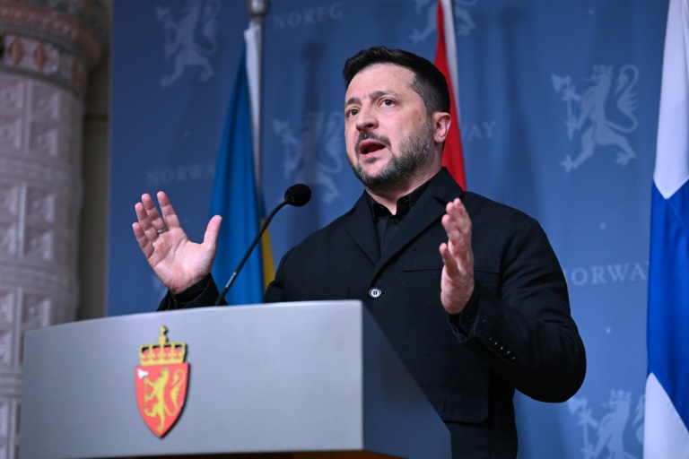 Le président ukrainien Volodymyr Zelensky lors d'une conférence de presse après une rencontre avec le Premier ministre norvégien et le président finlandais, le 20 octobre 2026 à Oslo en Norvège