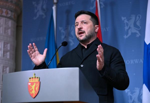 Le président ukrainien Volodymyr Zelensky lors d'une conférence de presse après une rencontre avec le Premier ministre norvégien et le président finlandais, le 20 octobre 2026 à Oslo en Norvège