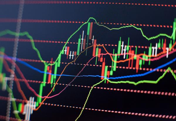 Le baril de Brent résiste à la baisse générale des marchés