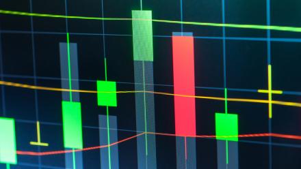 Le CAC 40 rebondit frôlant les 8 300 points, le naufrage de Stellantis