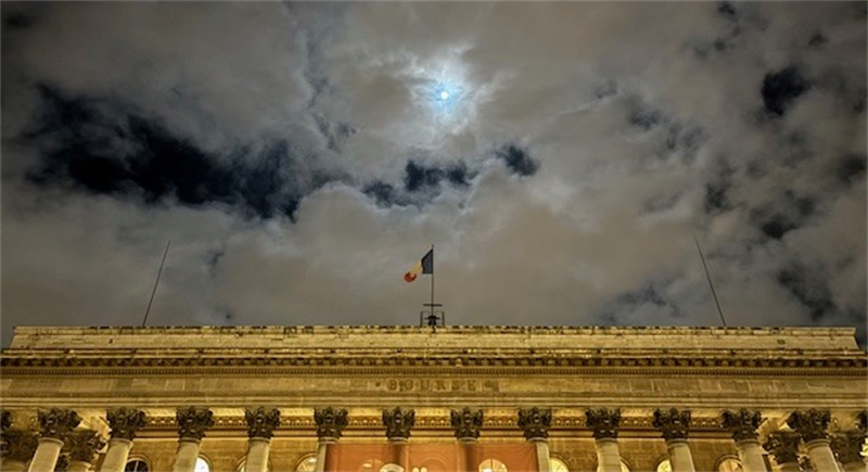 Clôture Paris : finalement en baisse