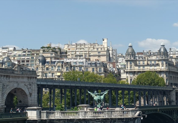 Clôture Paris : le CAC 40 se tasse, emporté par Sanofi