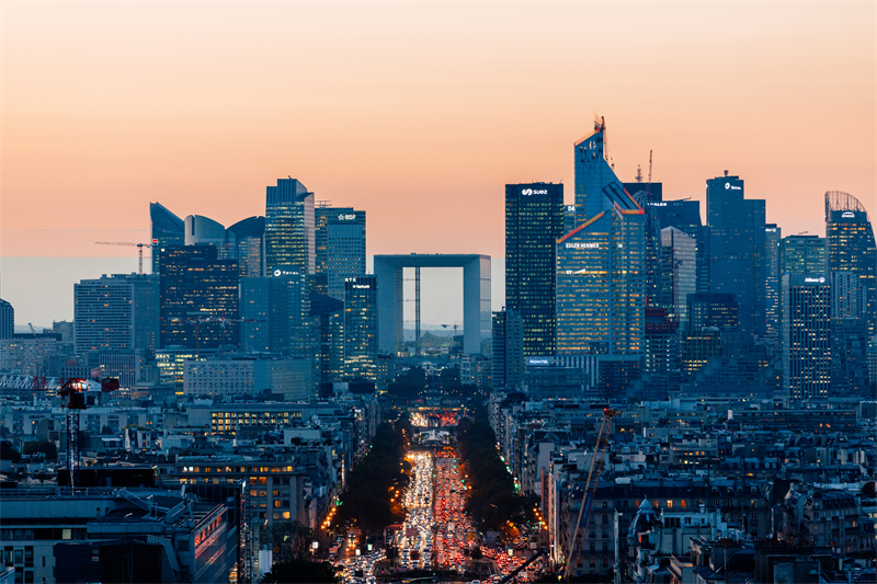 Clôture Paris : une hausse timide pour démarrer la semaine