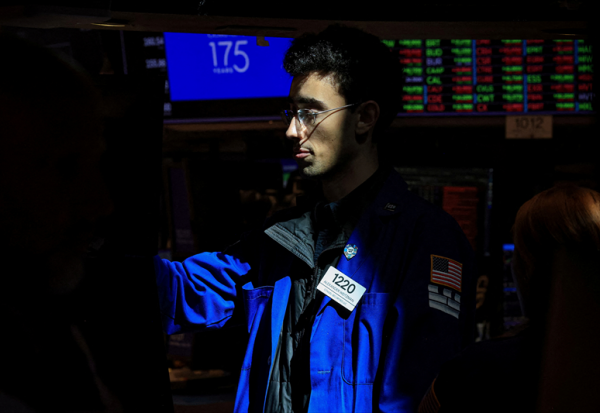 Clôture Wall Street : sous pression, en attendant Alphabet et Tesla