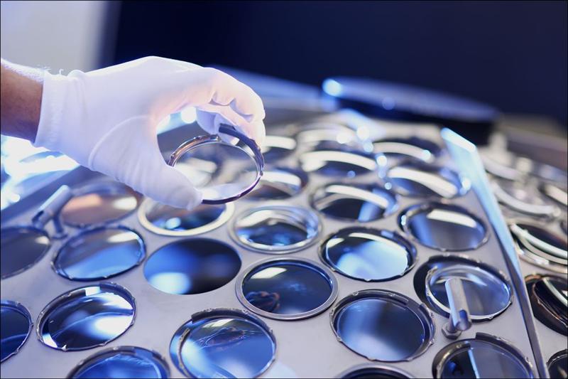 EssilorLuxottica : au sommet !