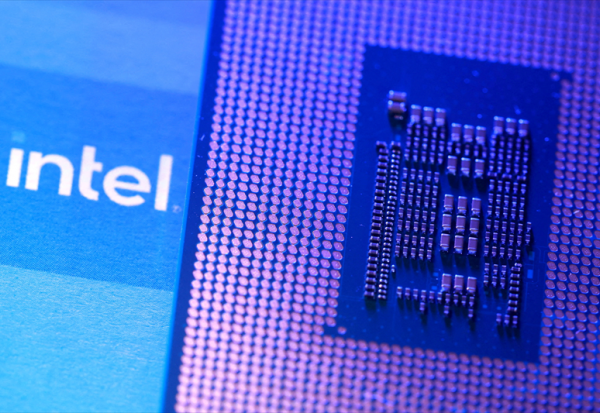 Intel : toujours dans la course pour Terafab ?