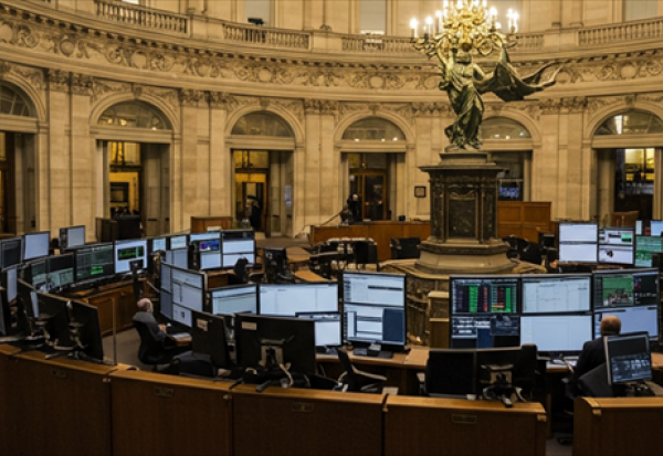 Mi-séance Paris : le CAC40 bloqué sur les 8.100 pts