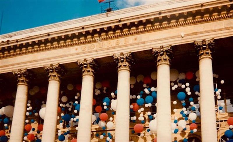 Mi-séance Paris : nouveau record du CAC 40, pour la première fois au-dessus des 8.300 points