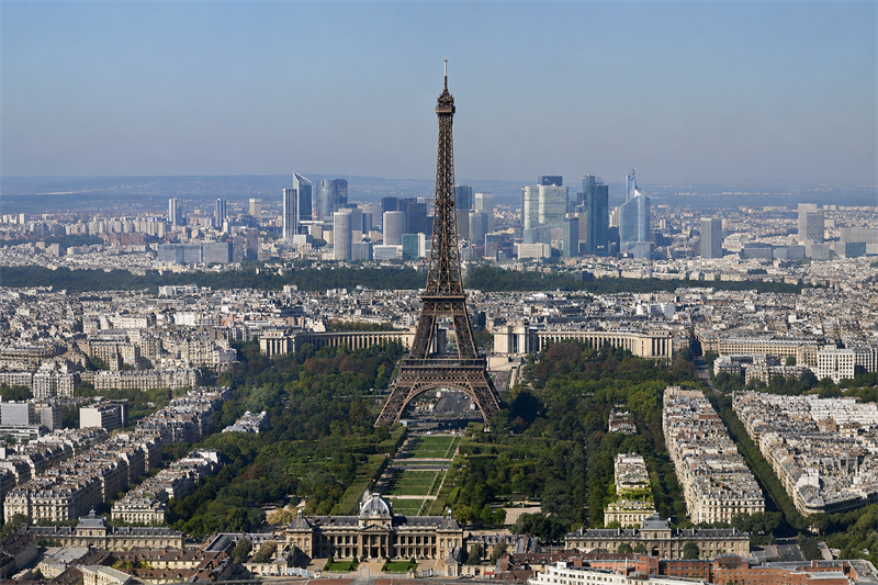 Mi-séance Paris : nouveau record du CAC 40 qui s'est approché des 8.700 points