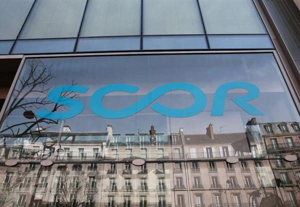 Scor : prises de profits