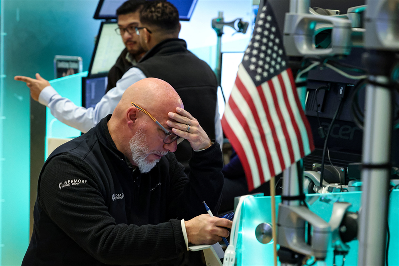 Wall Street accélère en baisse après l'emploi américain