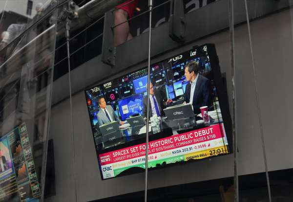 Wall Street campe sur ses sommets, alors que SpaceX poursuit son rallye