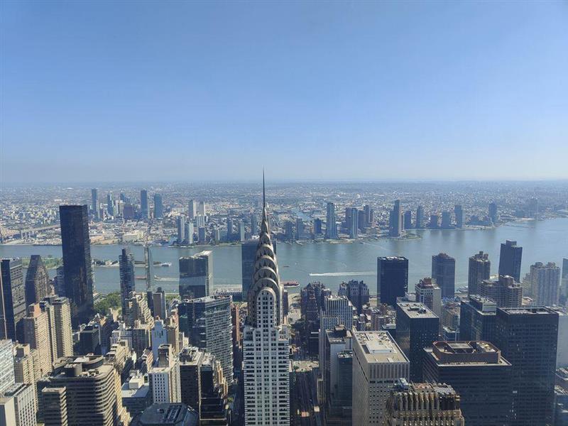 Wall Street consolide après ses records, le Nasdaq résiste