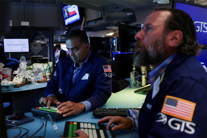 Wall Street hésite sur les sommets, S&P stable