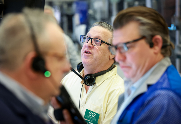 Wall Street rebondit, alors que les cours du brut fléchissent