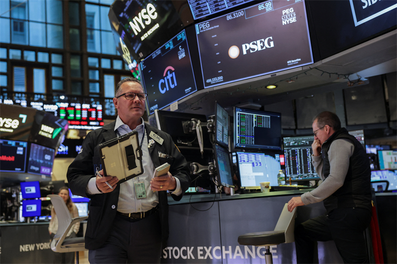 Wall Street s'enfonce dans le rouge, miné par l'inflation et les craintes sur l'IA