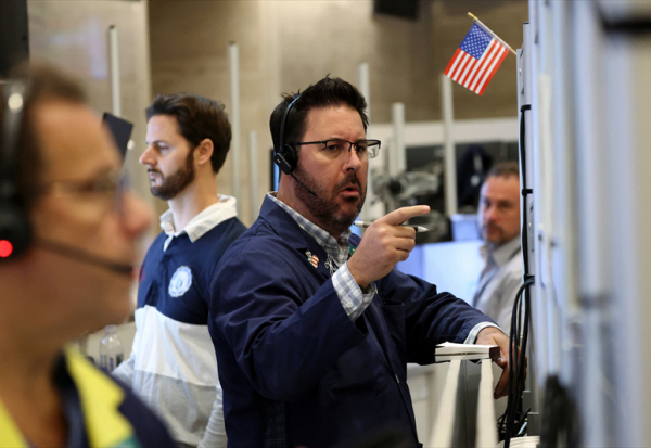 Wall Street s'offre un sursaut, alors que Trump baisse d'un ton sur la Chine