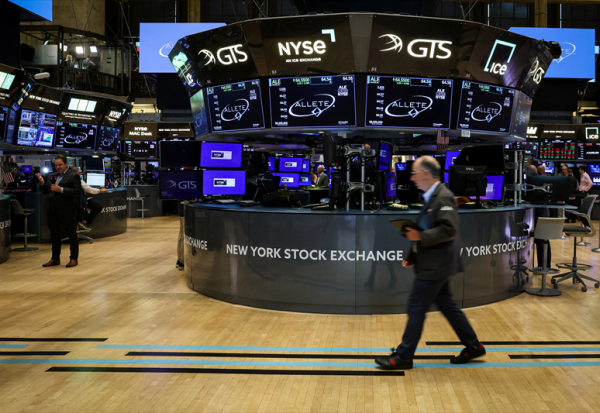 Wall Street : S&P et Nasdaq se redressent, avec Google et Apple