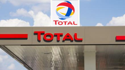 Le "levier pétrolier" de TotalEnergies salué par J.P. Morgan sur fond de tensions au Moyen-Orient