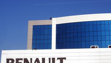 Renault recule, Berenberg diminue son objectif de cours