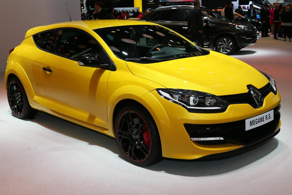 Renault recule, pénalisé par UBS et Volkswagen