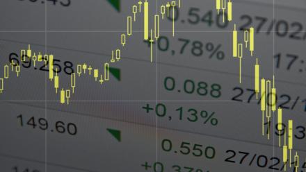 Wall Street : la santé et les détaillants sauvent la séance